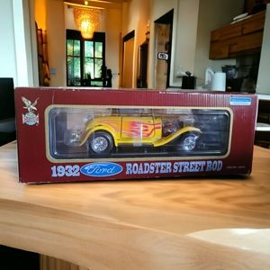 Vtg Road Legends 1/18 Scale 1932 Ford Roadster Street Rod 92249 Die-Cast Model